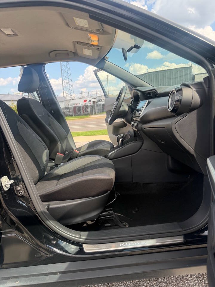 Used 2018 Nissan Kicks SV FWD image 14