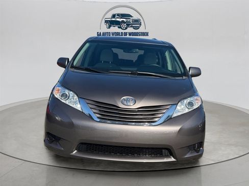 Used 2016 Toyota Sienna LE image 11