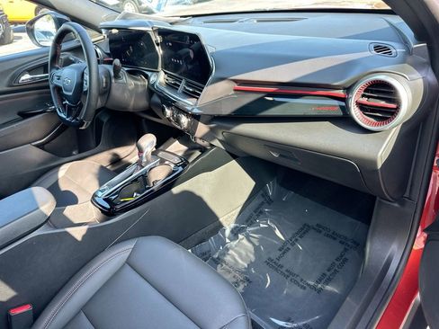 Used 2024 Chevrolet Trax RS w/ Sunroof Package image 27