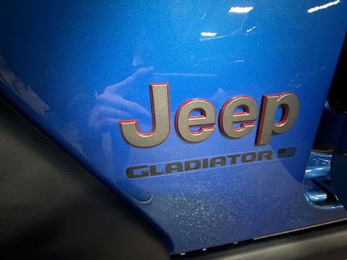 Used 2024 Jeep Gladiator Rubicon w/ Technology Group image 29