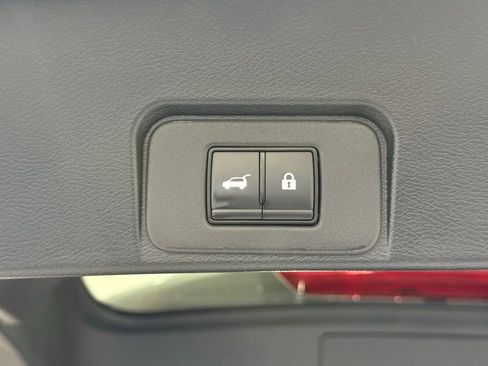 Used 2025 Nissan Rogue SV image 5