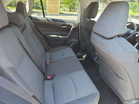 Used 2025 Toyota RAV4 XLE AWD/4WD image 16