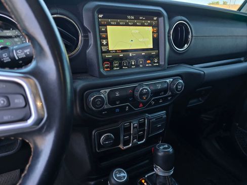 Used 2021 Jeep Wrangler Unlimited Sahara AWD/4WD image 16