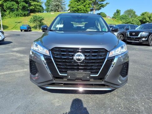 Certified 2025 Nissan Kicks Play S image 9