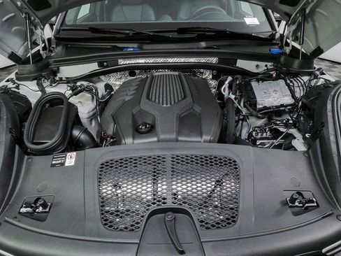 New 2026 Porsche Macan Turbo AWD/4WD image 36