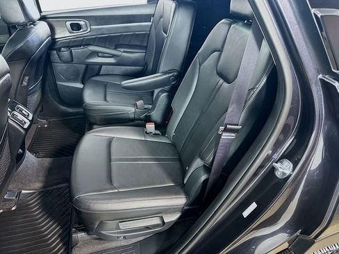 Used 2025 Kia Sorento SX image 15