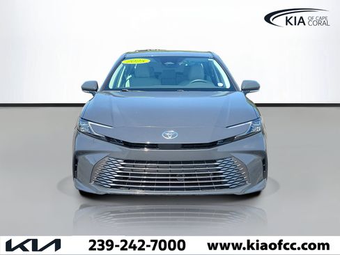 Used 2025 Toyota Camry XLE FWD image 2