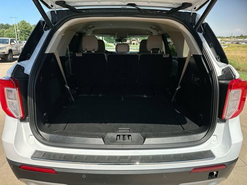 Used 2024 Ford Explorer Limited image 21