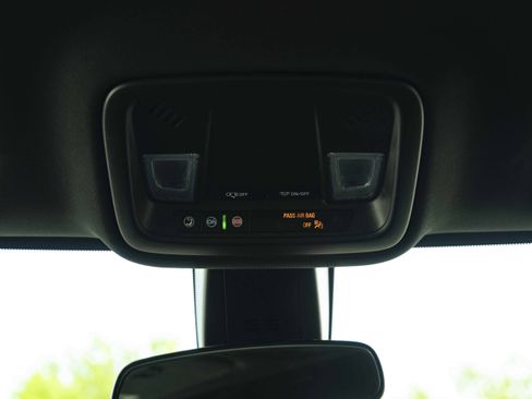Used 2023 Chevrolet Traverse LS FWD image 34