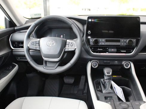 New 2026 Toyota Grand Highlander AWD image 2