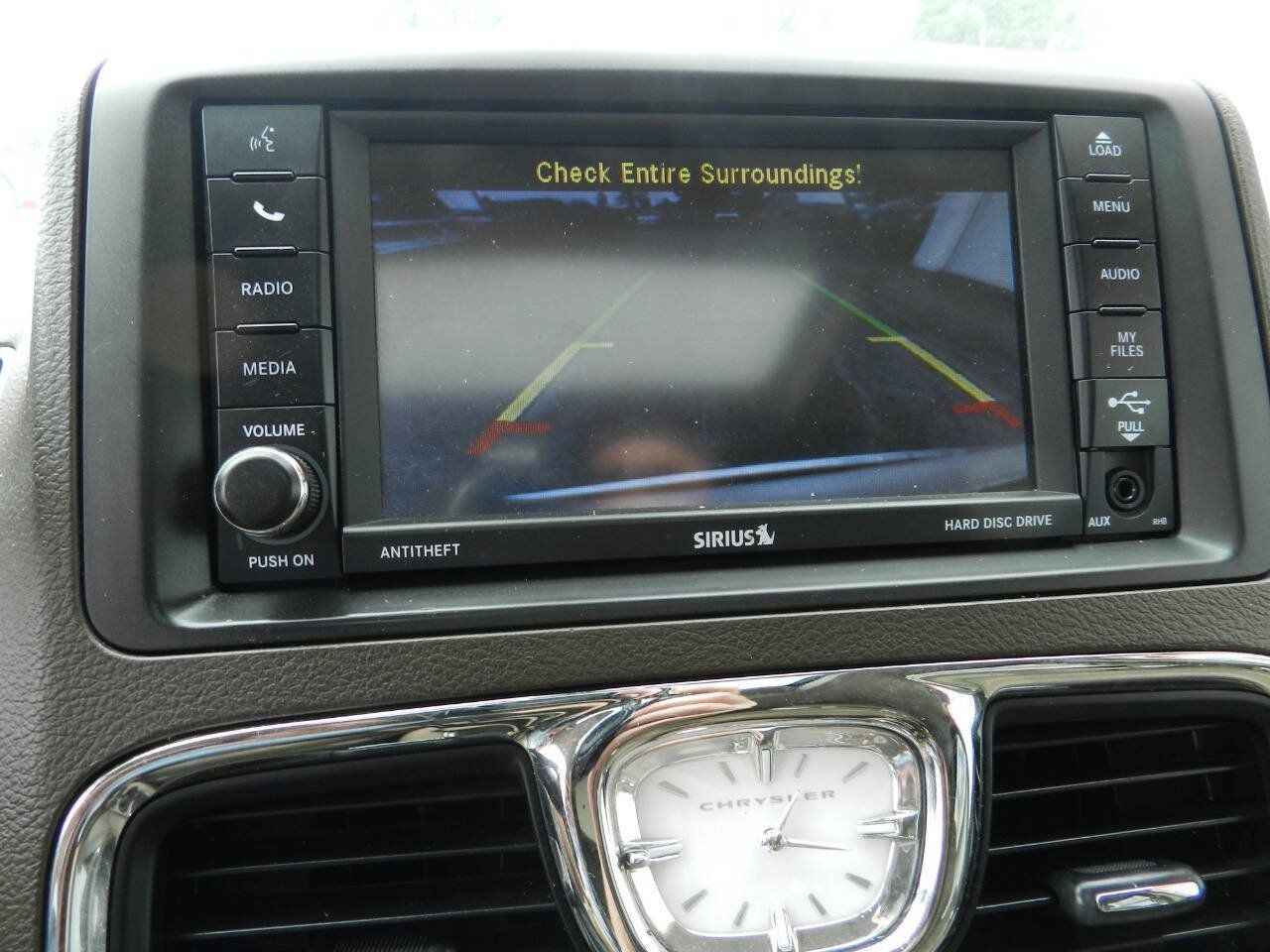 Used 2014 Chrysler Town & Country Limited w/ Luxury Group FWD image 19