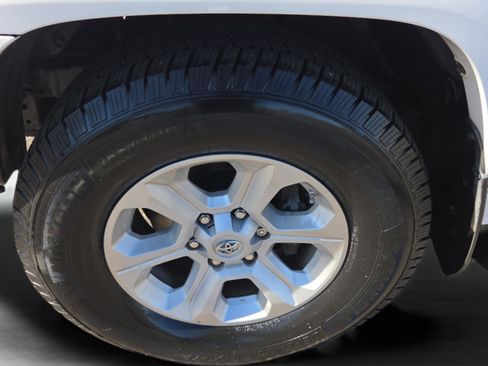 Used 2015 Toyota 4Runner SR5 image 32