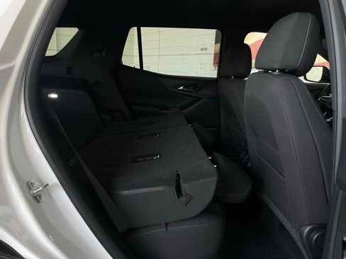Used 2025 Chevrolet Equinox LT image 18