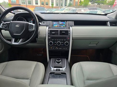 Used 2017 Land Rover Discovery Sport SE AWD/4WD image 16