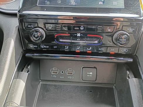 Used 2023 Jeep Grand Cherokee L Laredo AWD/4WD image 28