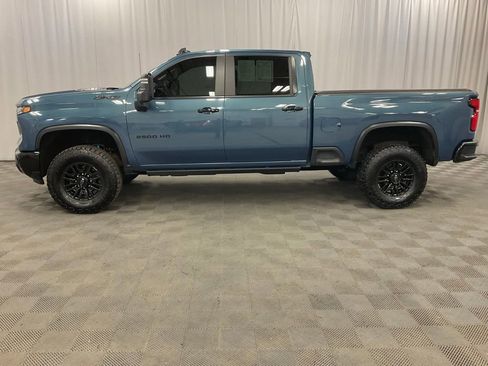 Used 2024 Chevrolet Silverado 2500 ZR2 w/ Technology Package image 13