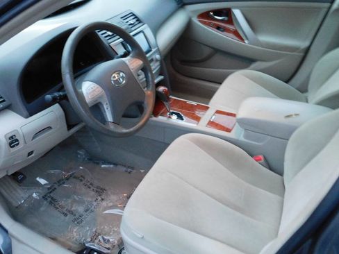 Used 2010 Toyota Camry XLE image 19