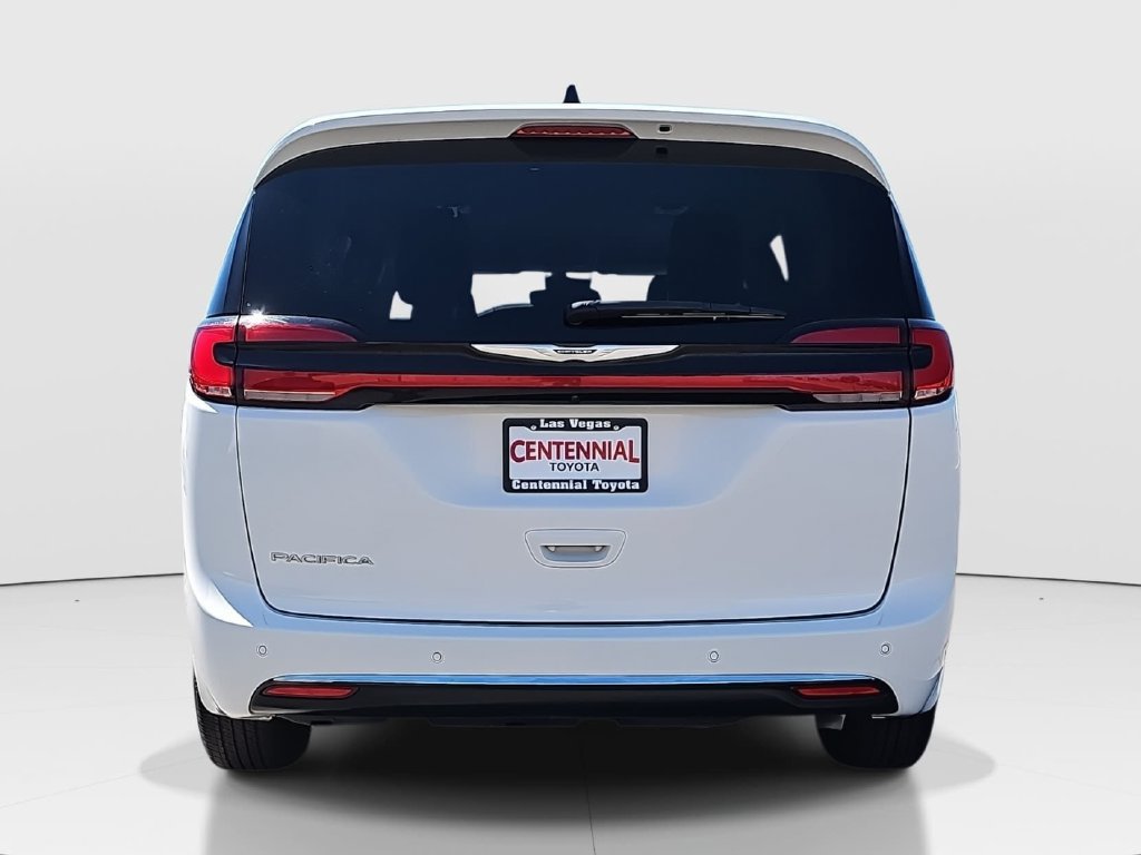 Used 2024 Chrysler Pacifica Touring-L FWD image 6
