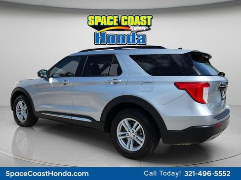 Used 2023 Ford Explorer XLT w/ Equipment Group 202A AWD/4WD image 11