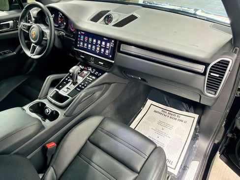 Certified 2023 Porsche Cayenne Platinum Edition AWD/4WD image 14