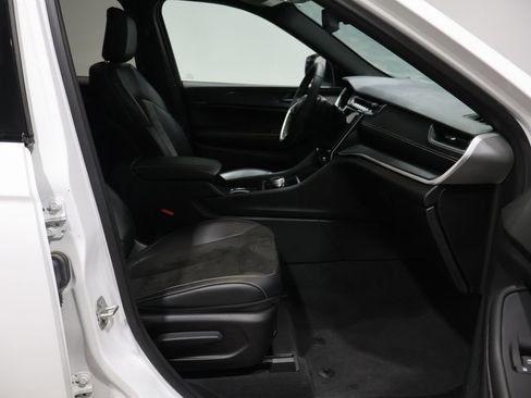 Used 2023 Jeep Grand Cherokee Altitude image 26