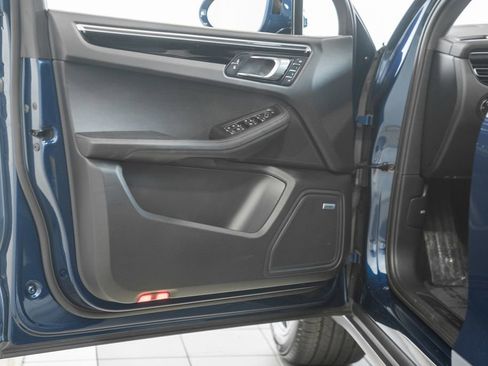 Used 2022 Porsche Macan AWD/4WD image 38