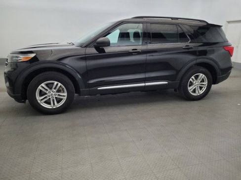 Used 2022 Ford Explorer XLT AWD/4WD image 2