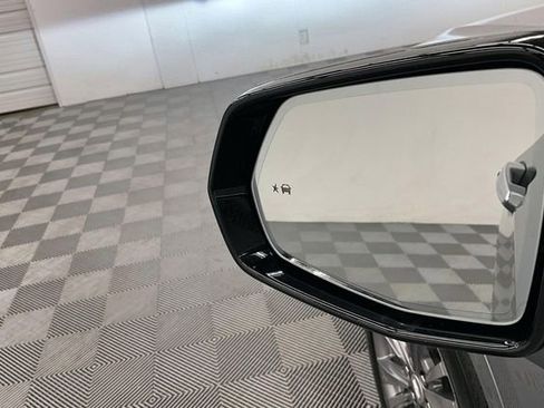 Used 2025 Cadillac XT6 Premium Luxury image 39