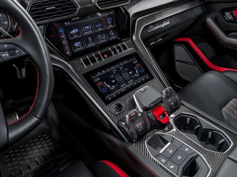 Used 2024 Lamborghini Urus Performante AWD/4WD image 24