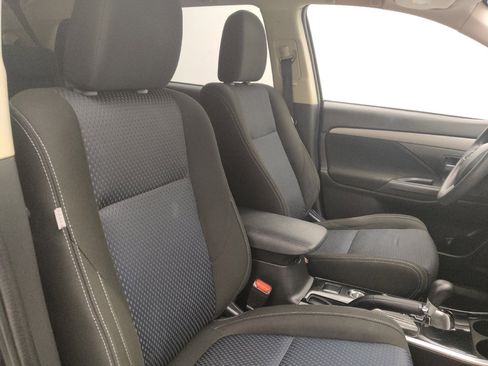 Used 2018 Mitsubishi Outlander ES image 21