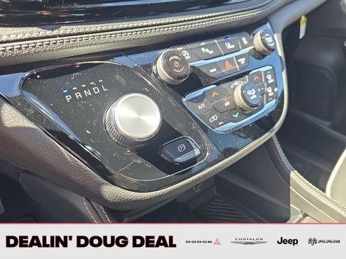 New 2026 Chrysler Pacifica Limited AWD/4WD image 24