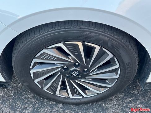 Used 2025 Hyundai Sonata Limited FWD image 8