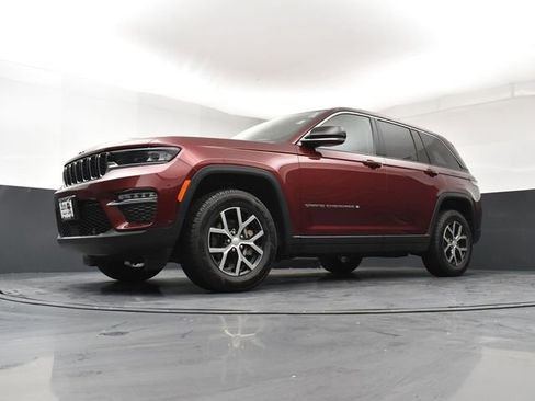 Used 2023 Jeep Grand Cherokee Limited w/ Luxury Tech Group II image 21