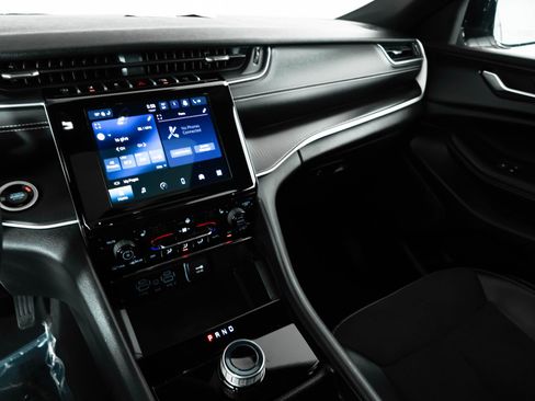 Used 2024 Jeep Grand Cherokee L Altitude image 28