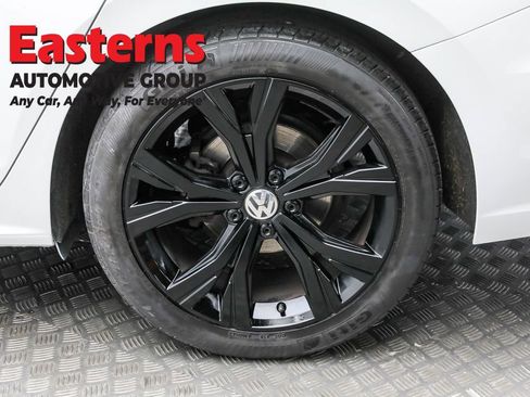 Used 2022 Volkswagen Passat 2.0T SE image 11