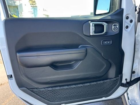 Used 2021 Jeep Gladiator Mojave image 10