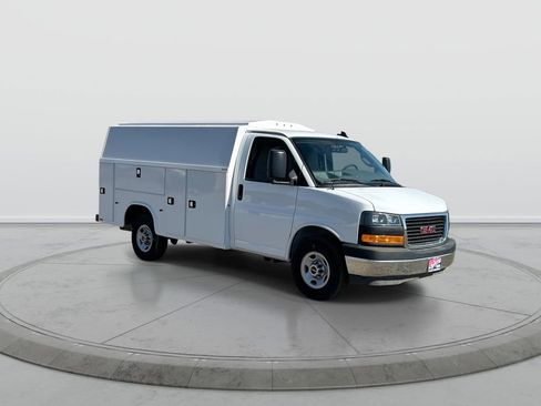 New 2025 GMC Savana 3500 w/ Power Convenience Package RWD image 2