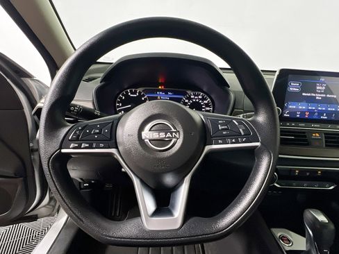 Used 2024 Nissan Altima 2.5 SV FWD image 17
