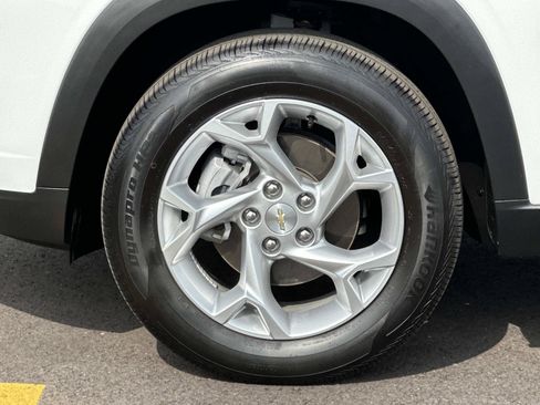 Certified 2024 Chevrolet Trax LS w/ LS Convenience Package FWD image 8