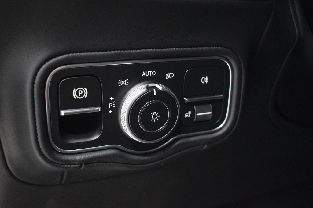 Used 2025 Mercedes-Benz G 63 AMG 4MATIC image 19