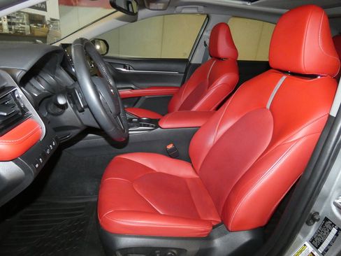 Used 2022 Toyota Camry XSE image 8