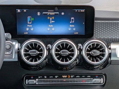 New 2026 Mercedes-Benz GLB 250 4MATIC image 12