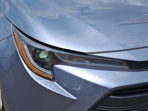Used 2025 Toyota Corolla LE FWD image 10