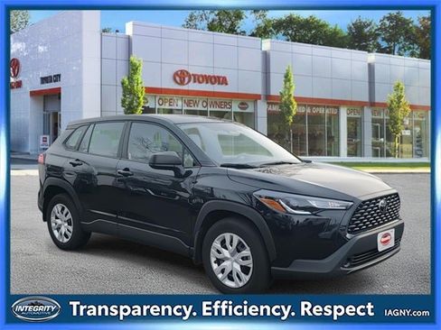 Used 2024 Toyota Corolla Cross L image 6