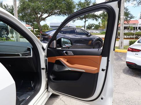Used 2021 BMW X7 M50i AWD/4WD image 30