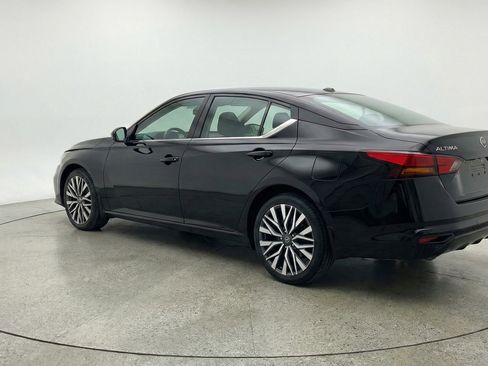 Used 2025 Nissan Altima 2.5 SV FWD image 6