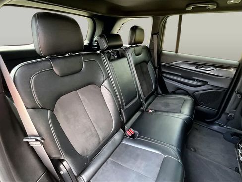 Used 2023 Jeep Grand Cherokee Altitude AWD/4WD image 20