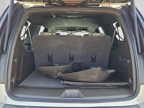 Certified 2022 Chevrolet Suburban LT w/ Luxury Package AWD/4WD image 10
