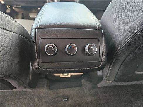 Used 2015 Chevrolet Traverse LT w/ Style and Technology Package image 16