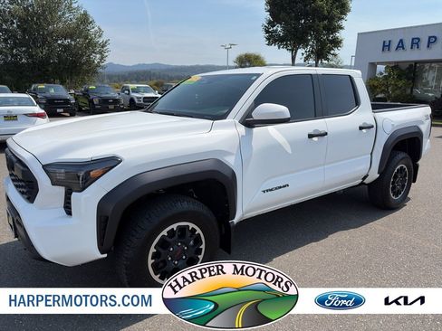 Used 2025 Toyota Tacoma TRD Off-Road AWD/4WD image 1